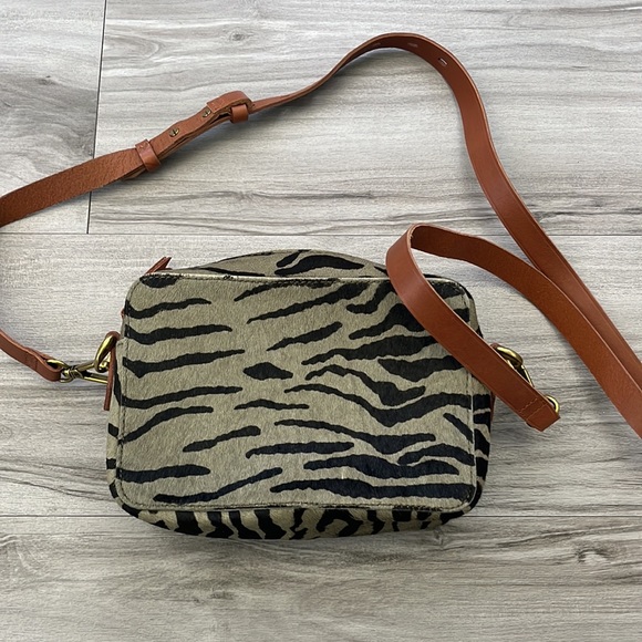 💚NWT🤎 Madewell The Transport Camera Bag: Tiger Calf Hair Edition Green Olive - Picture 5 of 12